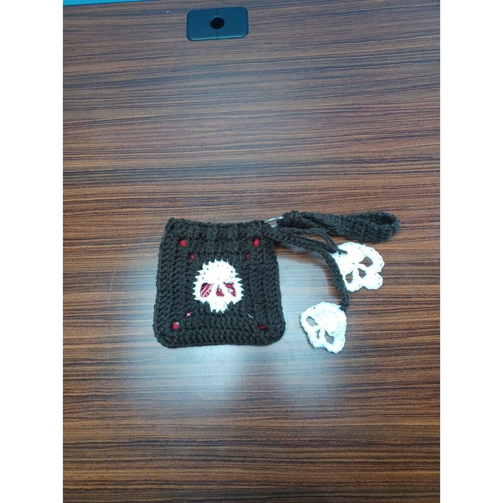 Crocheted SKULL Purse Brown & White Handmade SKULLS CHARMS RED BANDANA LINING - Picture 2 of 11